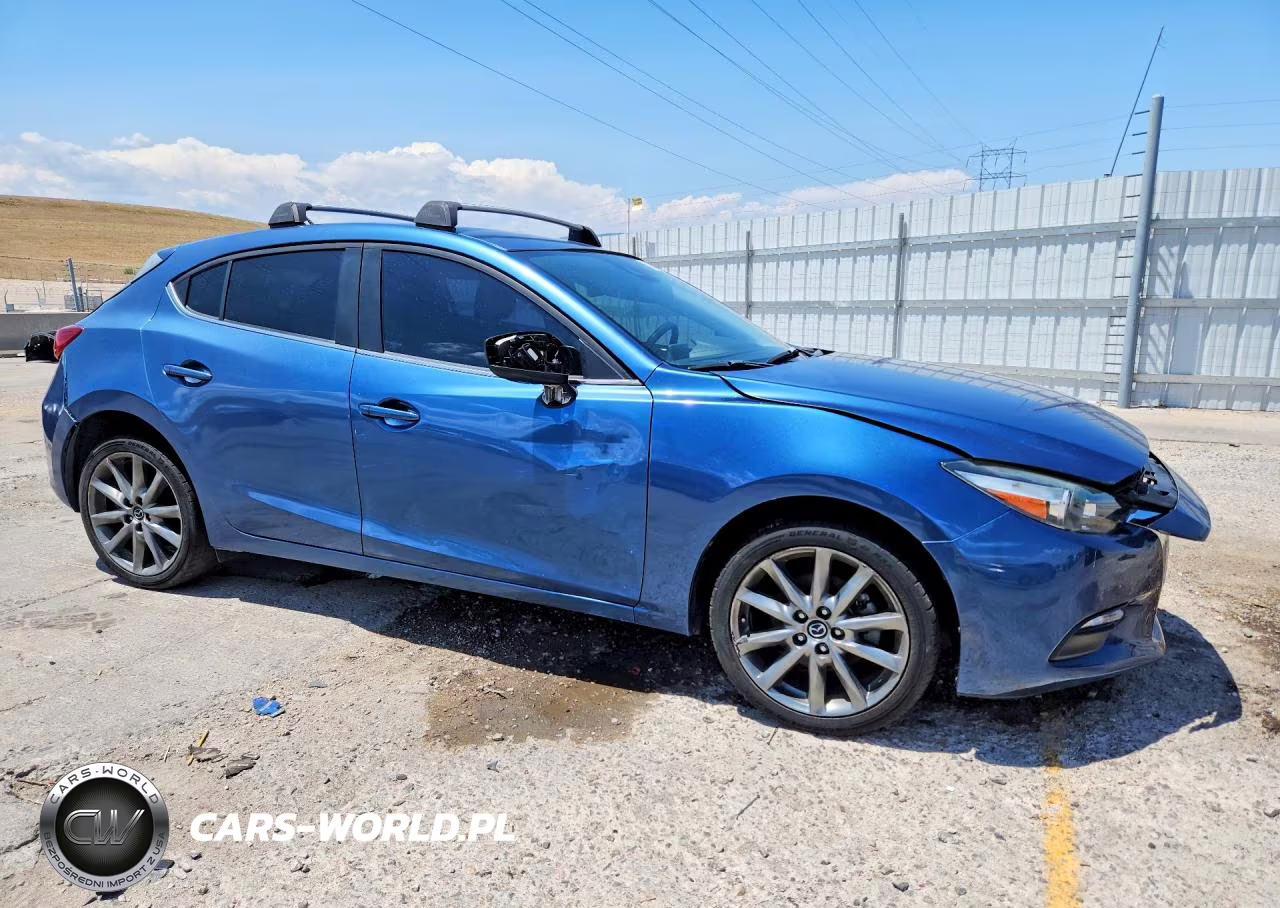 2018 Mazda 3 Touring VIN:3MZBN1L31JM198217 - 4