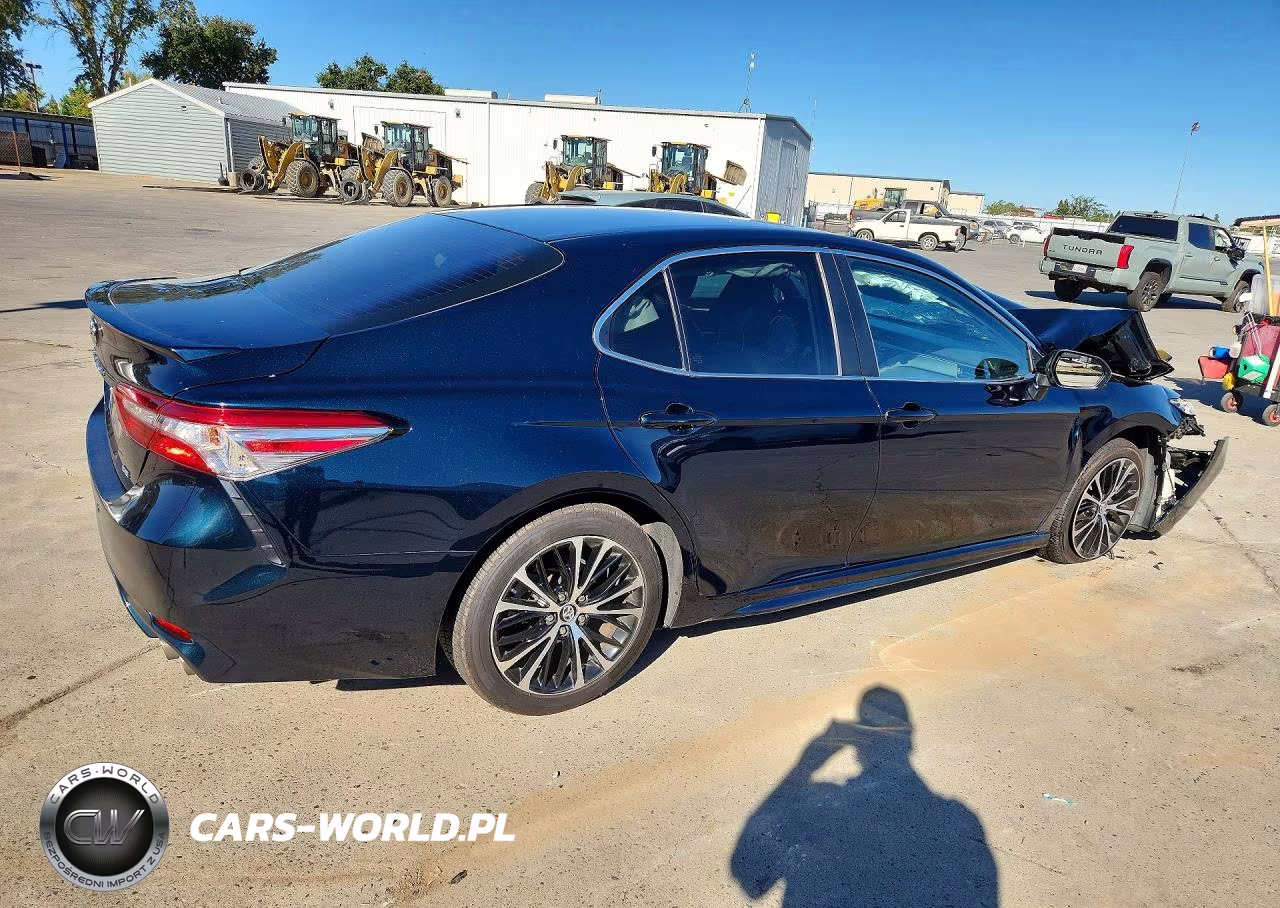 2018 Toyota Camry Se VIN:4T1B11HK6JU619337 - 3