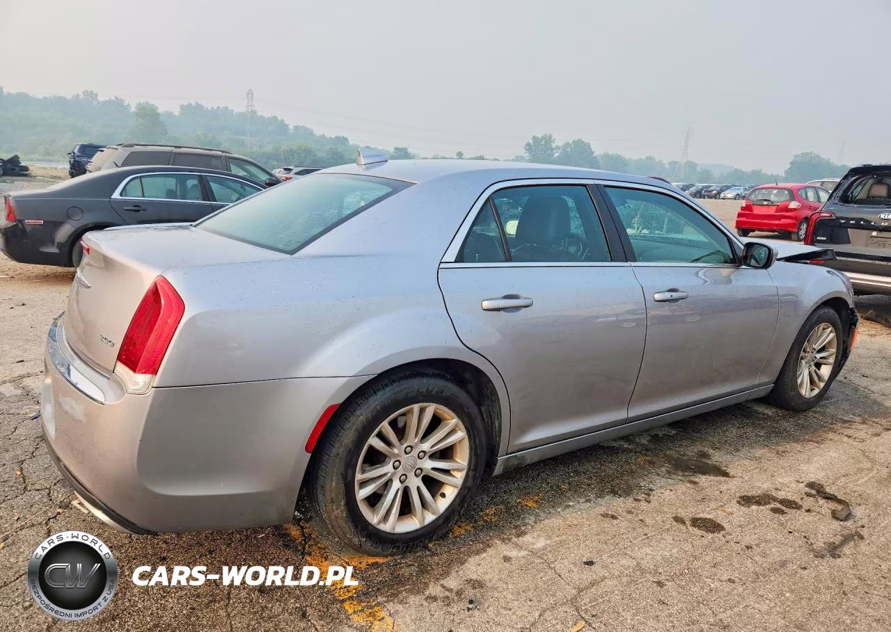 2017 Chrysler 300 Limited VIN:2C3CCAAG8HH662300 - 3