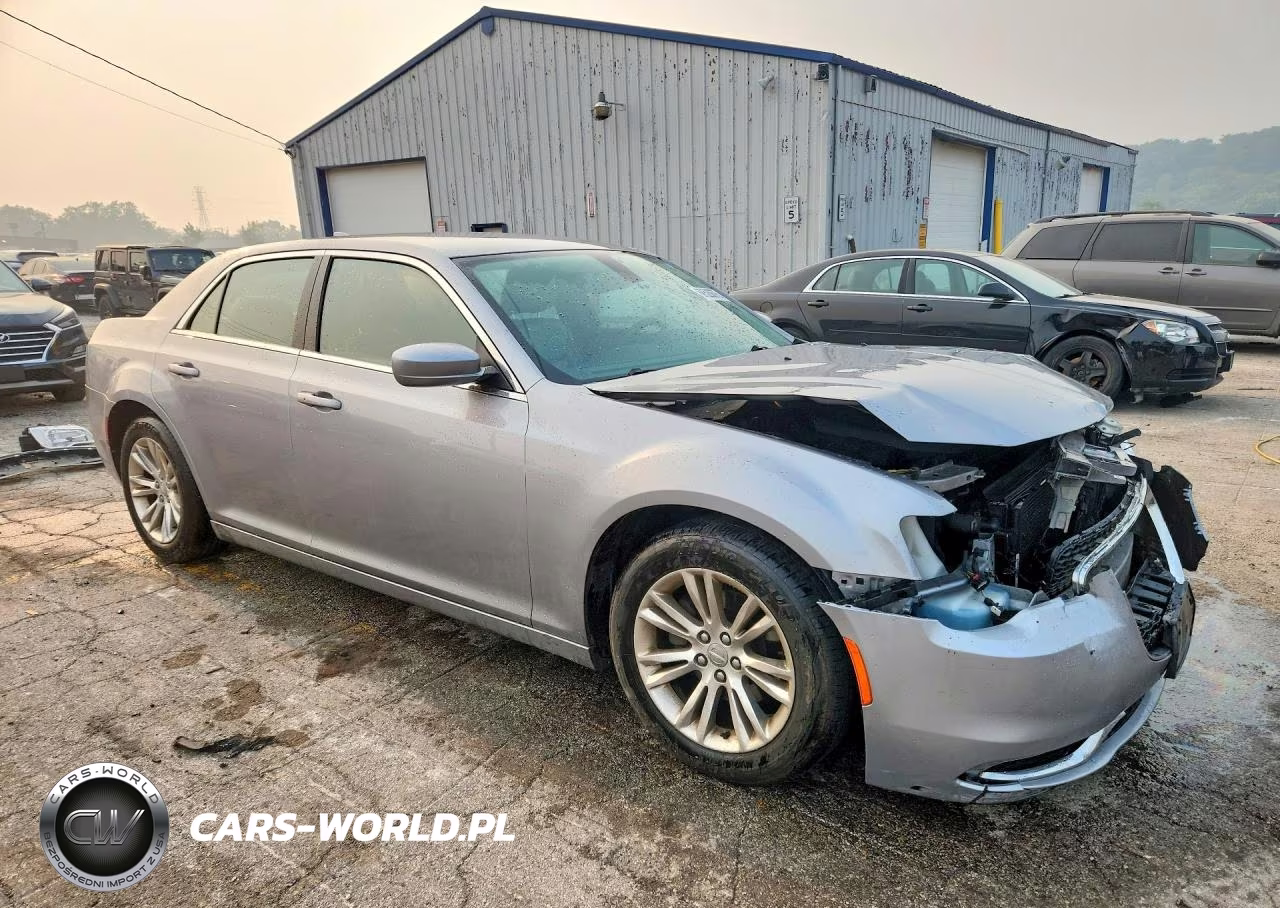 2017 Chrysler 300 Limited VIN:2C3CCAAG8HH662300 - 4