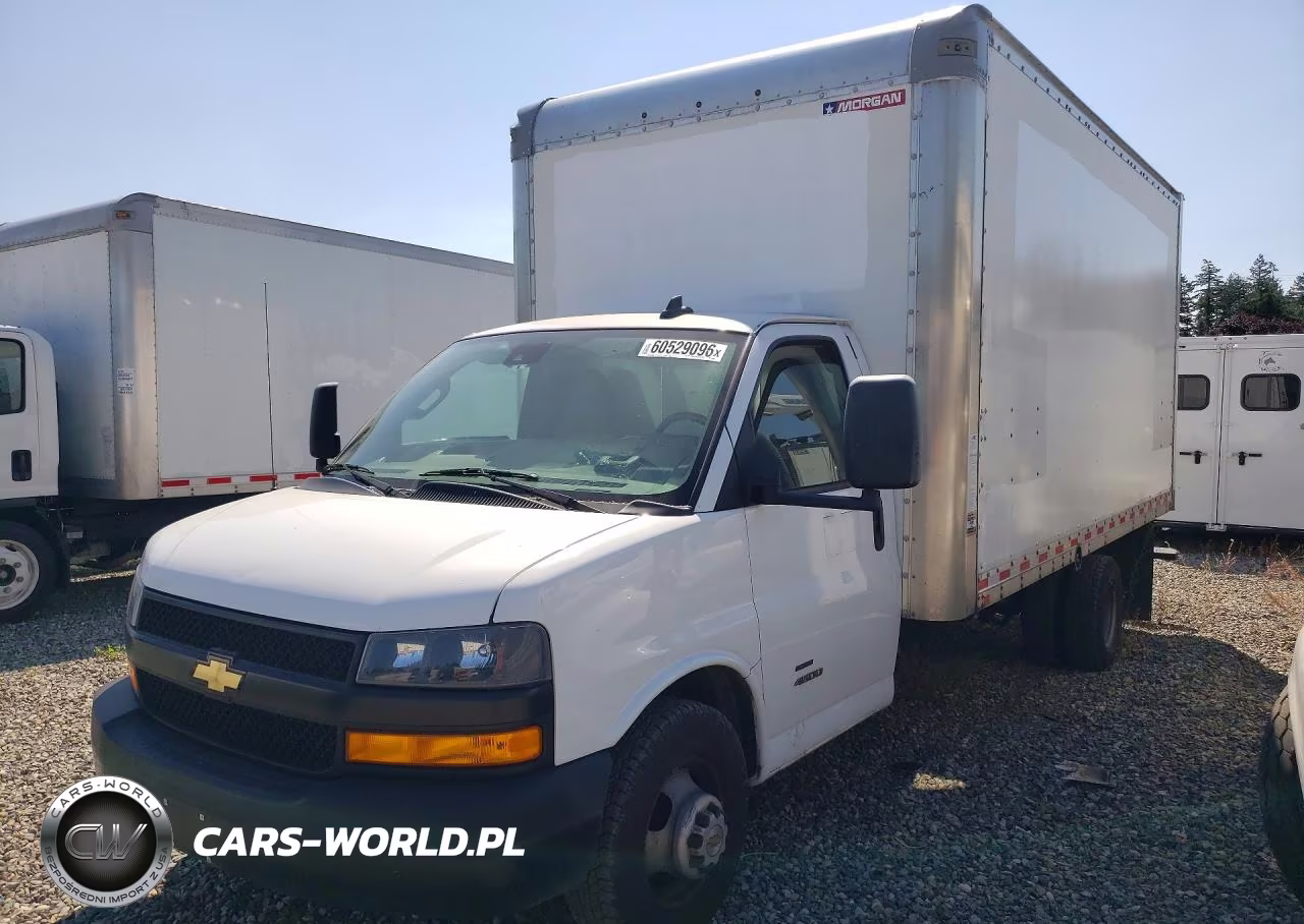 2021 Chevrolet Express Box Truck