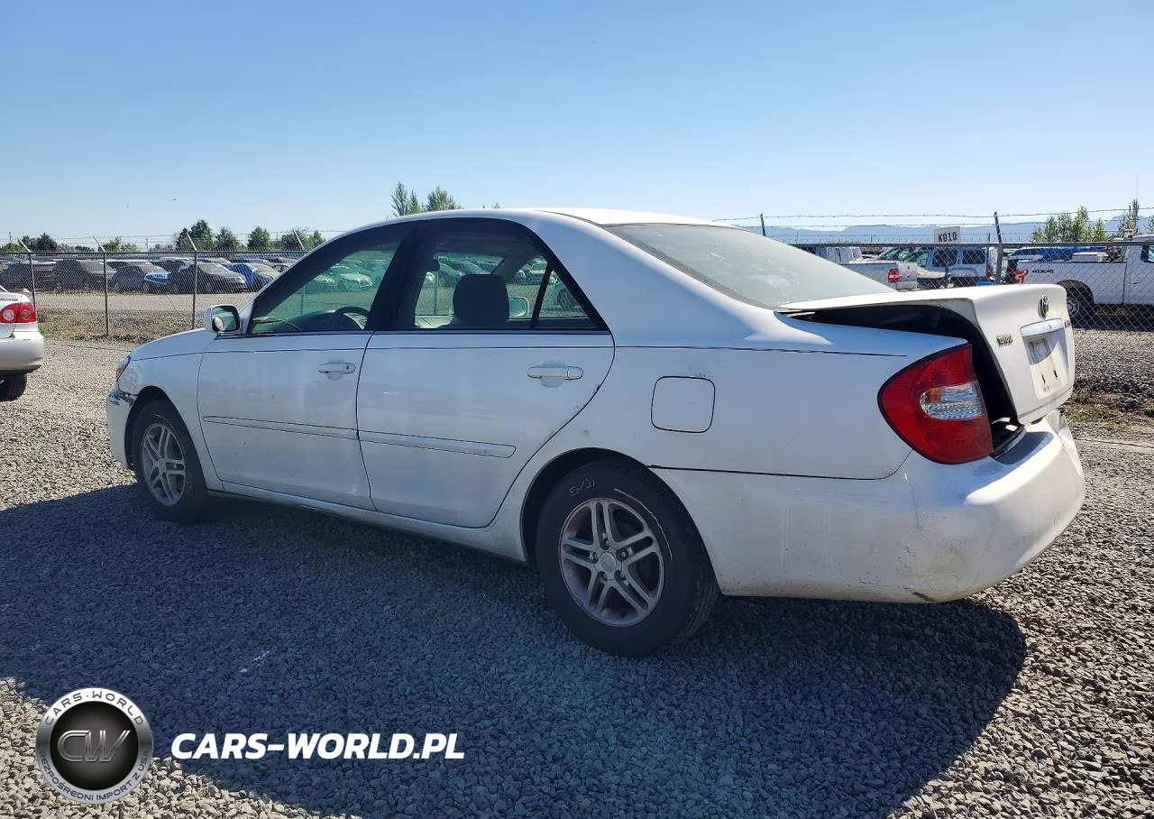 2002 Toyota Camry Le VIN:JTDBE32K520034738 - 2