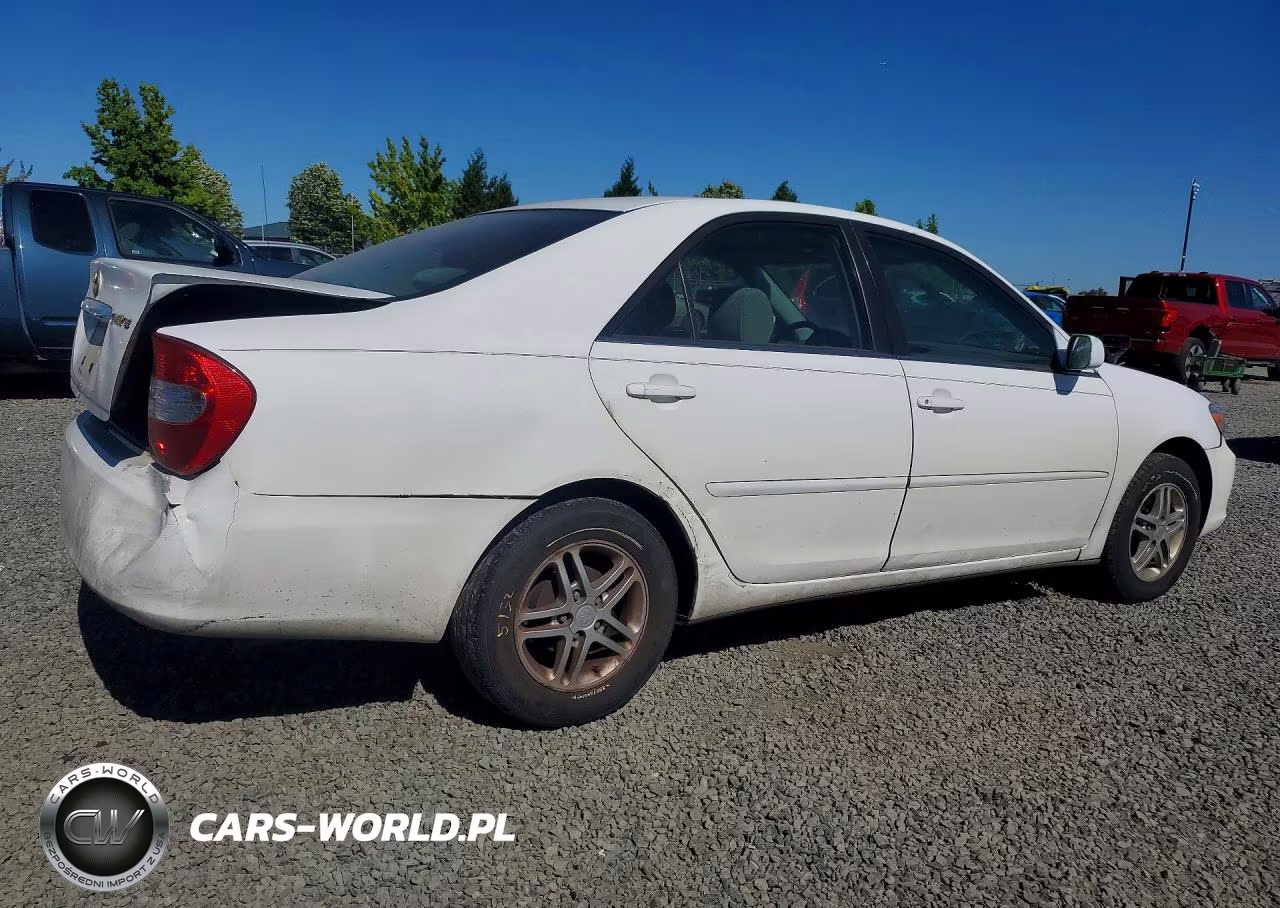 2002 Toyota Camry Le VIN:JTDBE32K520034738 - 3