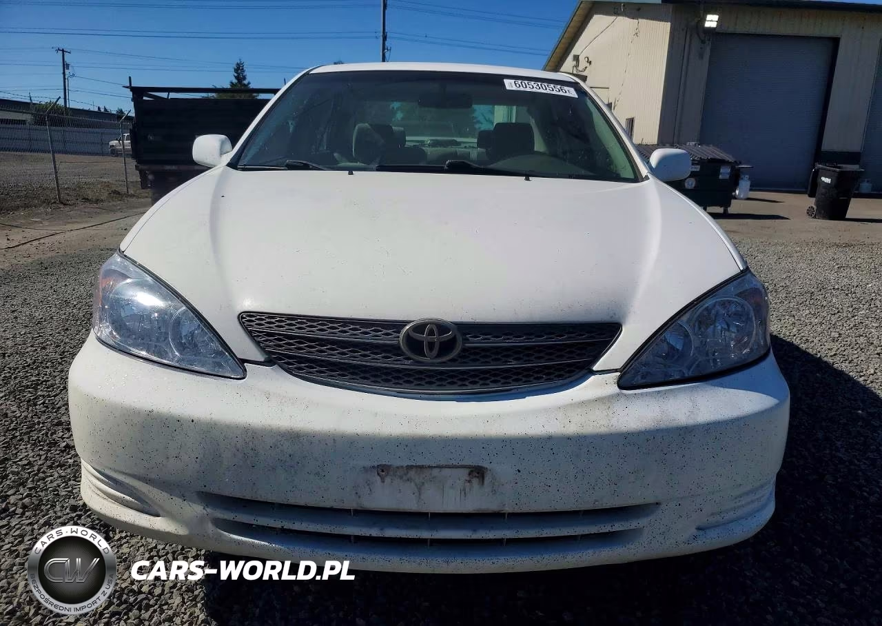 2002 Toyota Camry Le VIN:JTDBE32K520034738 - 5