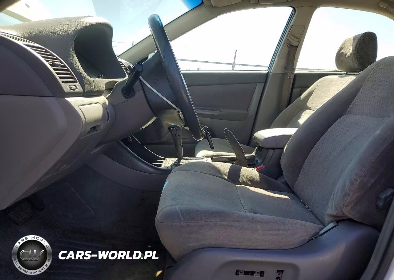 2002 Toyota Camry Le VIN:JTDBE32K520034738 - 7