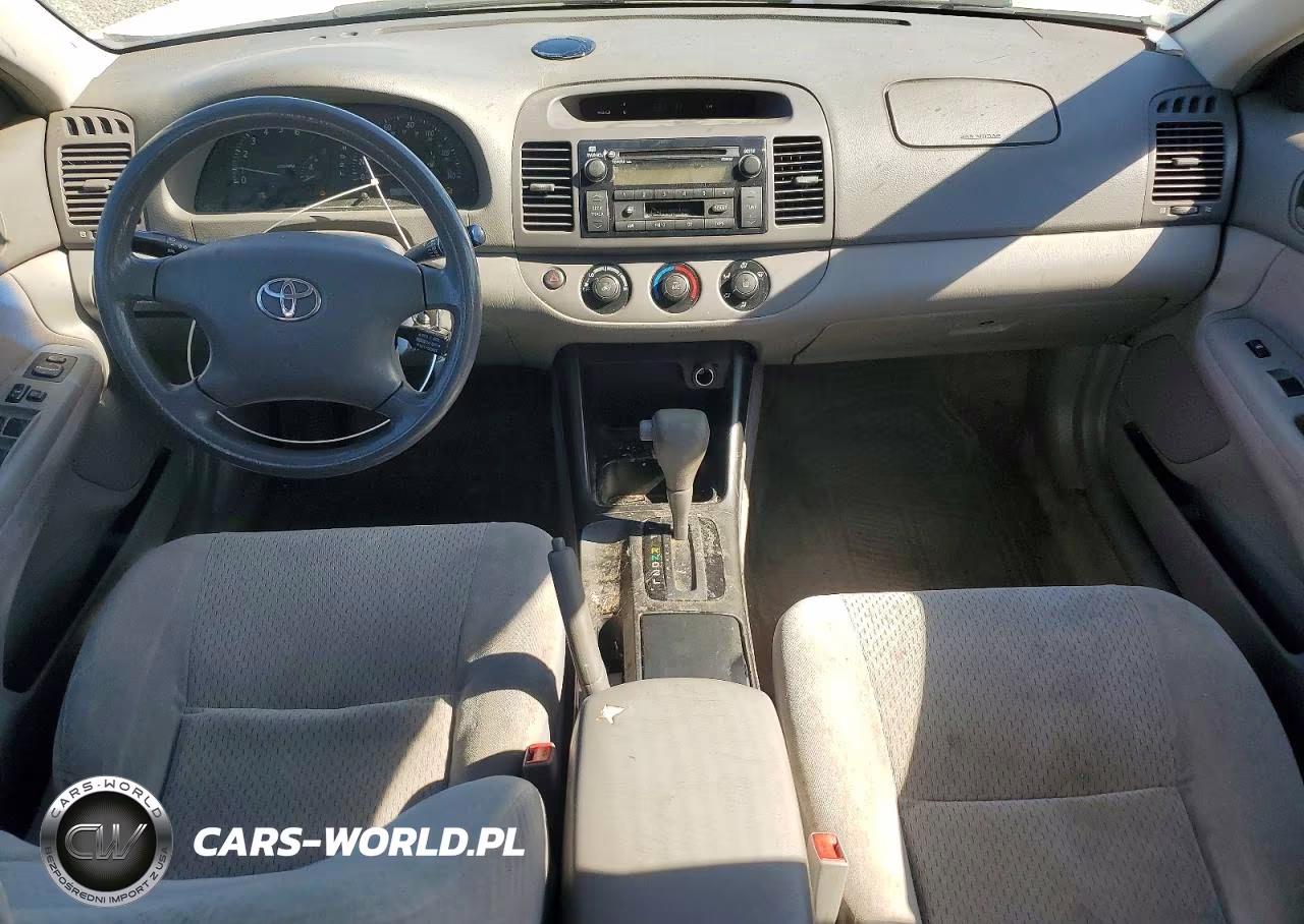 2002 Toyota Camry Le VIN:JTDBE32K520034738 - 8