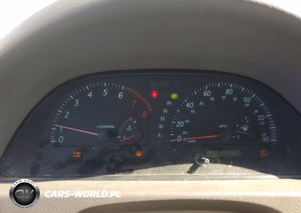 2002 Toyota Camry Le VIN:JTDBE32K520034738 - 9