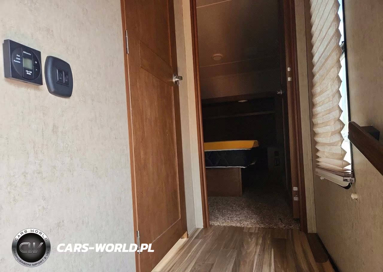 2027 Forest River Sabre Camper VIN:4X4FSRD26H3012081 - 5