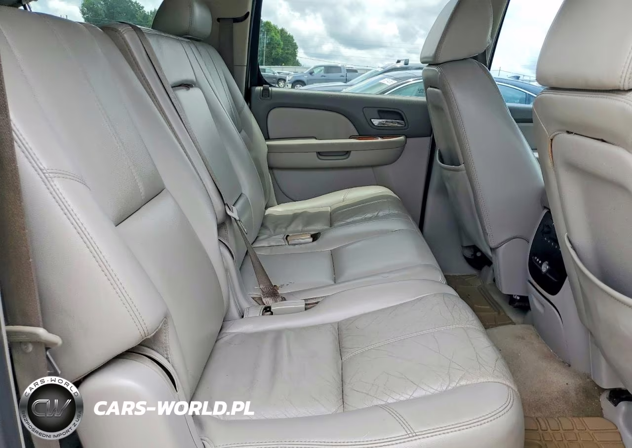 2007 Chevrolet Suburban C1500 VIN:1GNFC16J47J355207 - 11