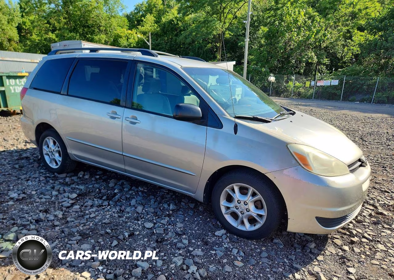 2004 Toyota Sienna Le VIN:5TDBA23C74S008445 - 4