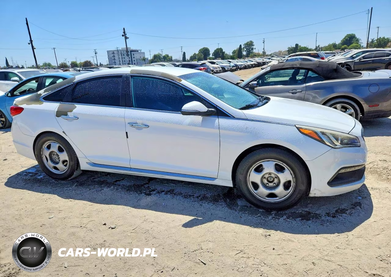 2015 Hyundai Sonata Sport VIN:5NPE34AF6FH131288 - 4