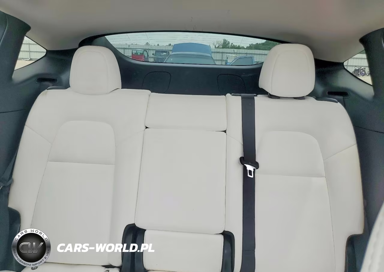 2020 Tesla Model Y VIN:5YJYGDEE0LF042698 - 10