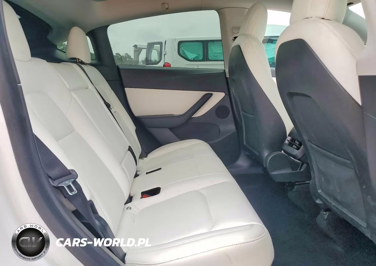2020 Tesla Model Y VIN:5YJYGDEE0LF042698 - 11