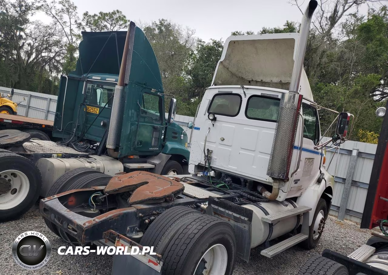 2007 Sterling Truck L 8500 - Semi Truck VIN:2FWBAWDJ47AX80353 - 3