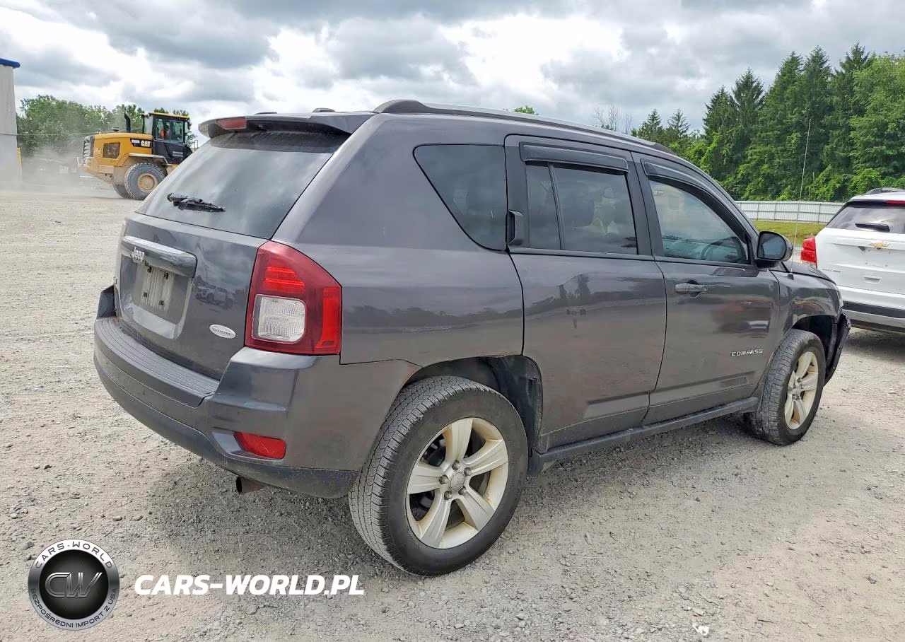 2015 Jeep Compass Latitude VIN:1C4NJDEB5FD284103 - 3
