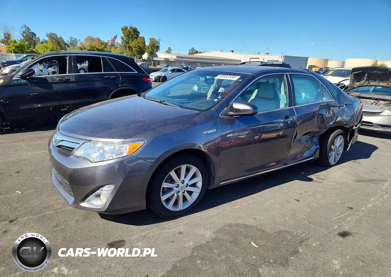 2014 Toyota Camry Hybrid Xle – zdjęcie 1 z 12