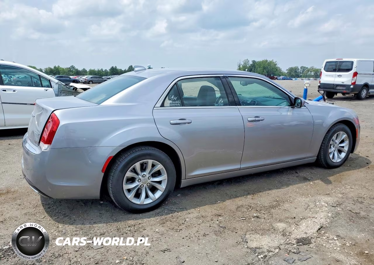 2015 Chrysler 300 Limited VIN:2C3CCAAG5FH785873 - 3