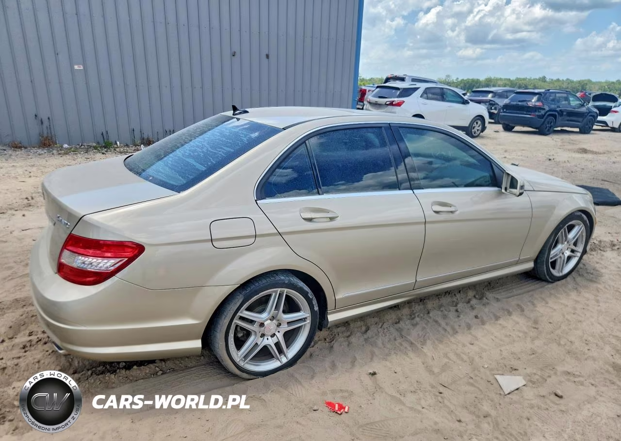 2011 Mercedes-Benz C VIN:WDDGF8BB7BR145650 - 3