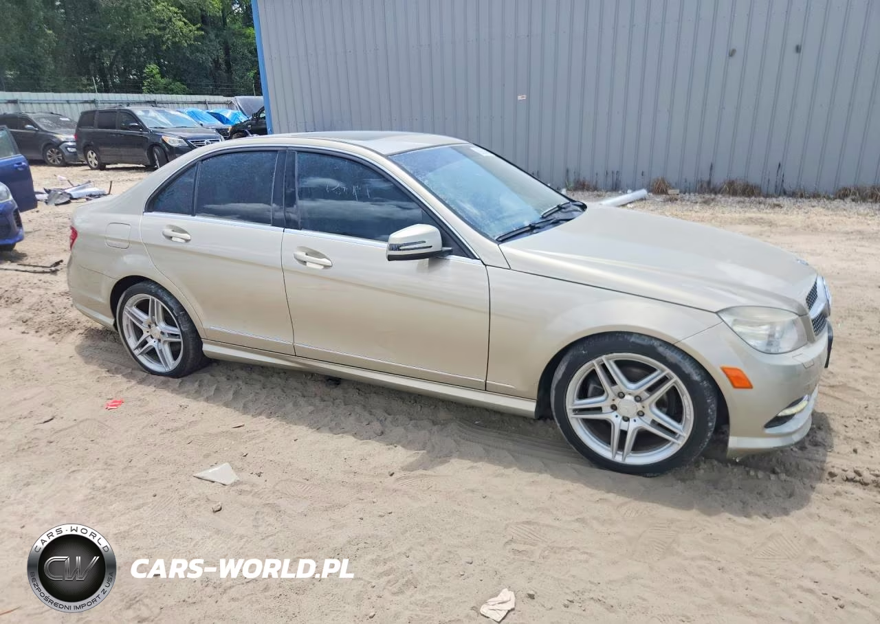 2011 Mercedes-Benz C VIN:WDDGF8BB7BR145650 - 4