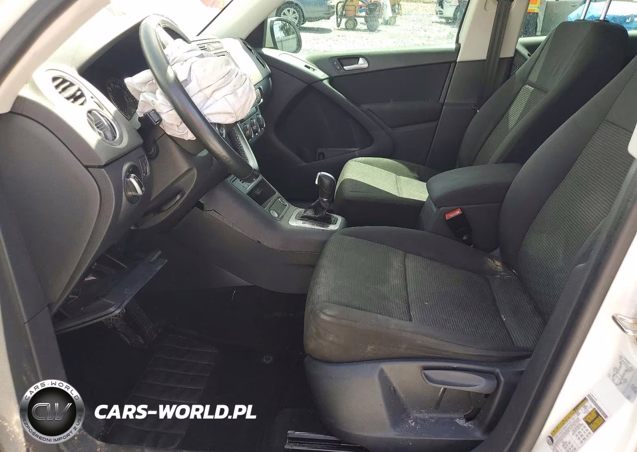 2017 Volkswagen Tiguan S VIN:WVGAV7AX6HK042498 - 7