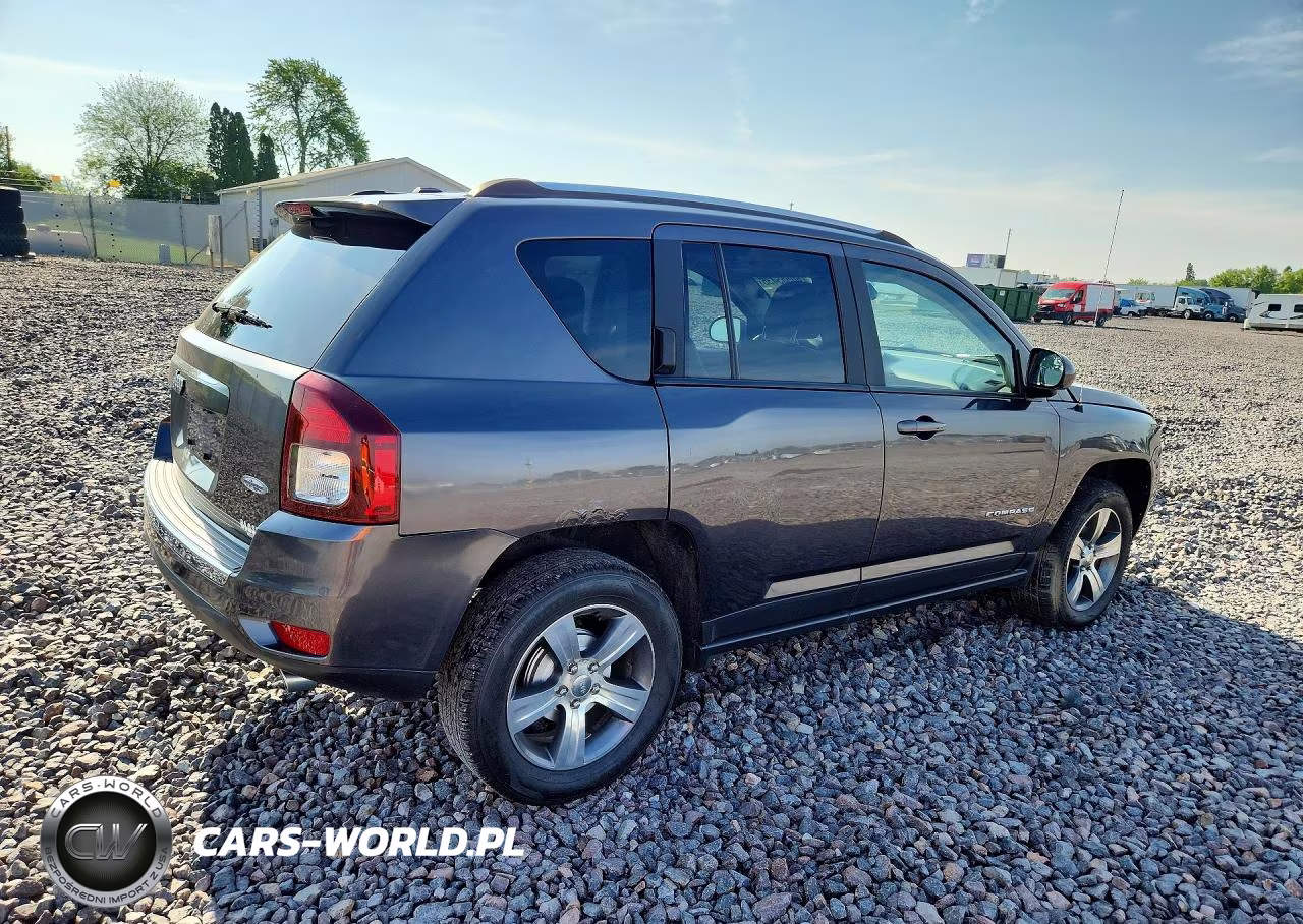 2017 Jeep Compass Latitude VIN:1C4NJCEB9HD199584 - 3
