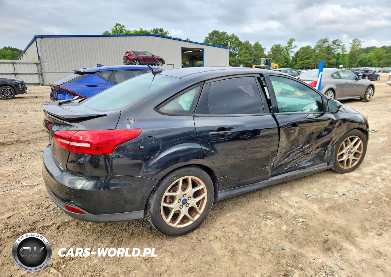 2015 Ford Focus Se VIN:1FADP3F24FL283667 - 3