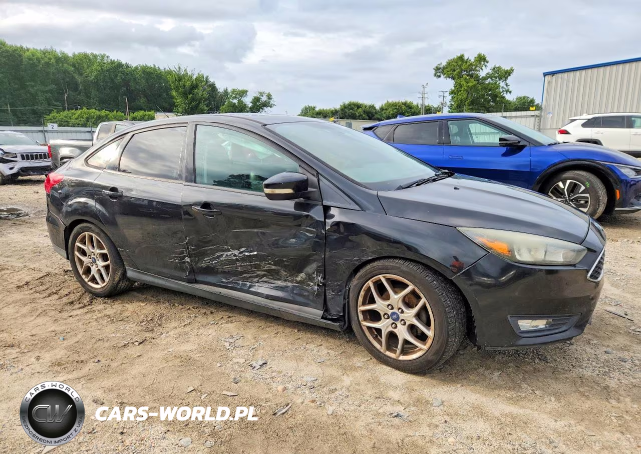 2015 Ford Focus Se VIN:1FADP3F24FL283667 - 4