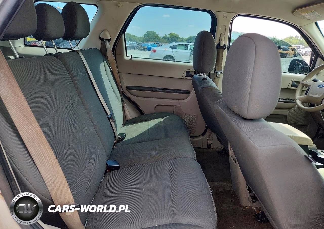 2011 Ford Escape Xls VIN:1FMCU0C78BKC61700 - 11