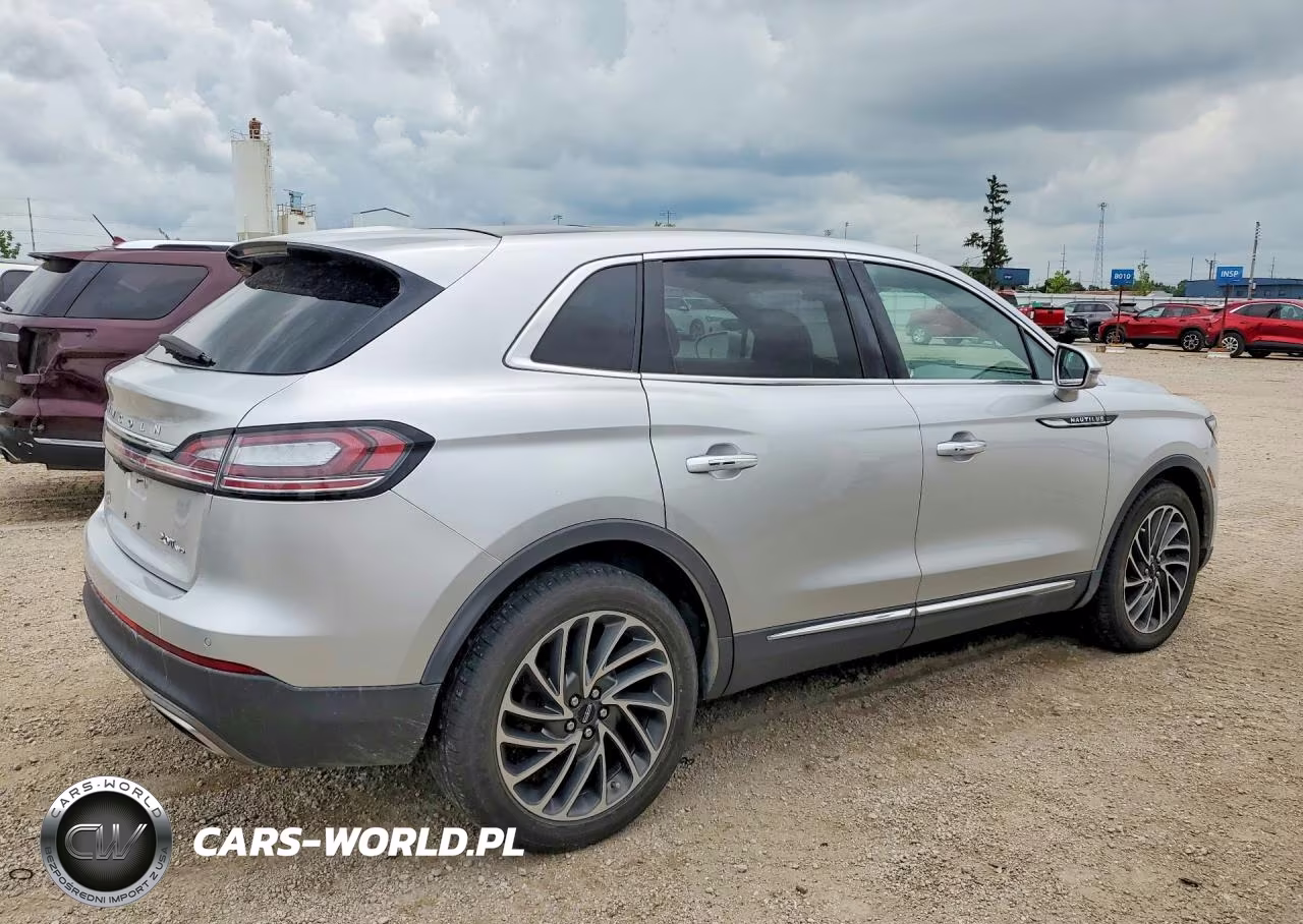 2019 Lincoln Nautilus Reserve VIN:2LMPJ8L97KBL56452 - 3