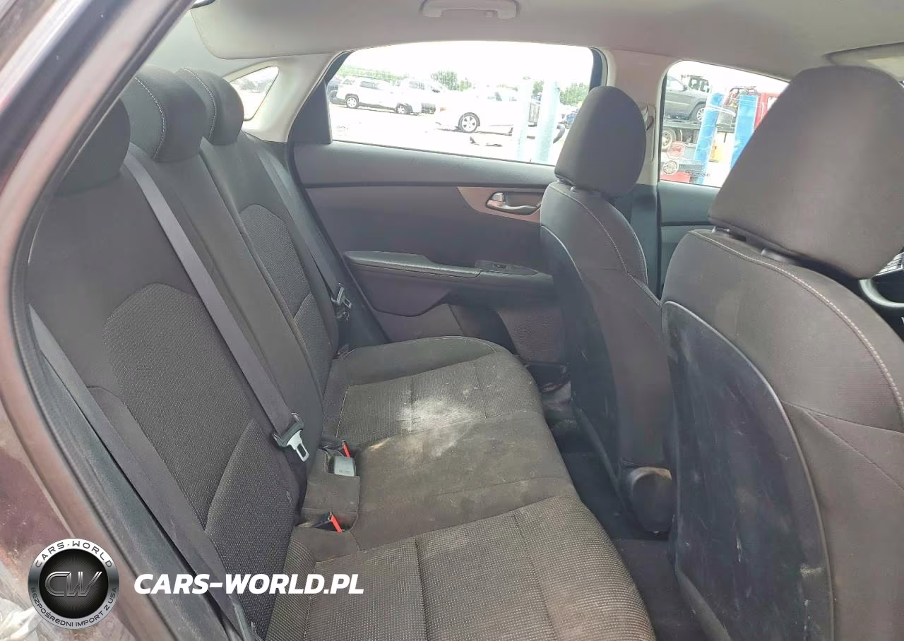 2020 Kia Forte Lxs VIN:3KPF24AD0LE212986 - 10