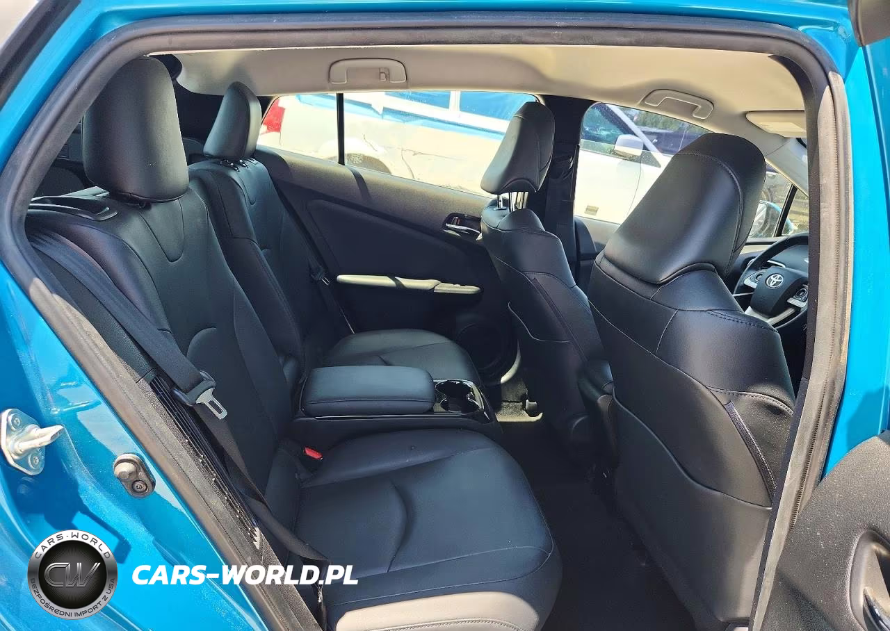 2018 Toyota Prius Prime Advanced VIN:JTDKARFP2J3073904 - 10