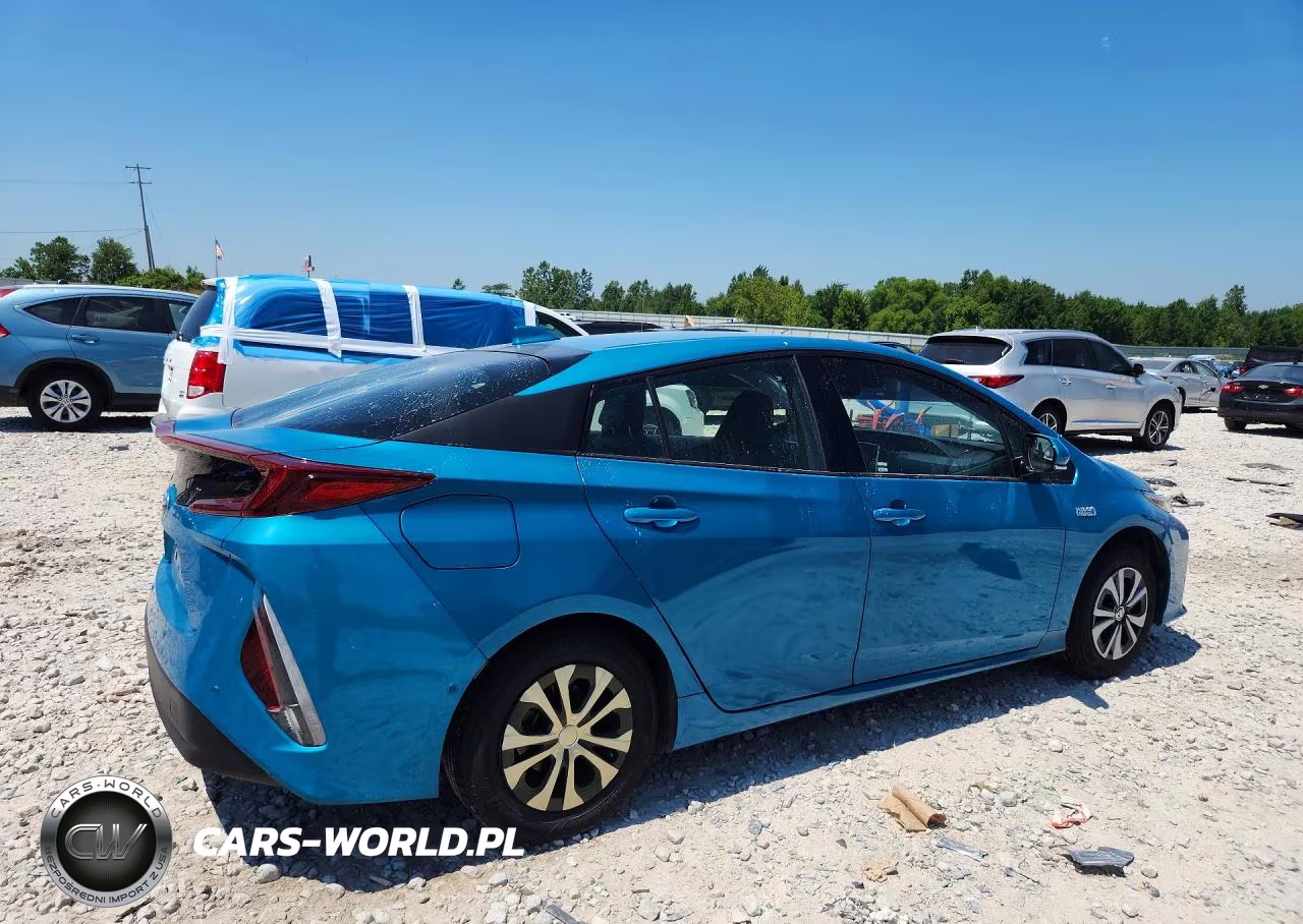2018 Toyota Prius Prime Advanced VIN:JTDKARFP2J3073904 - 3