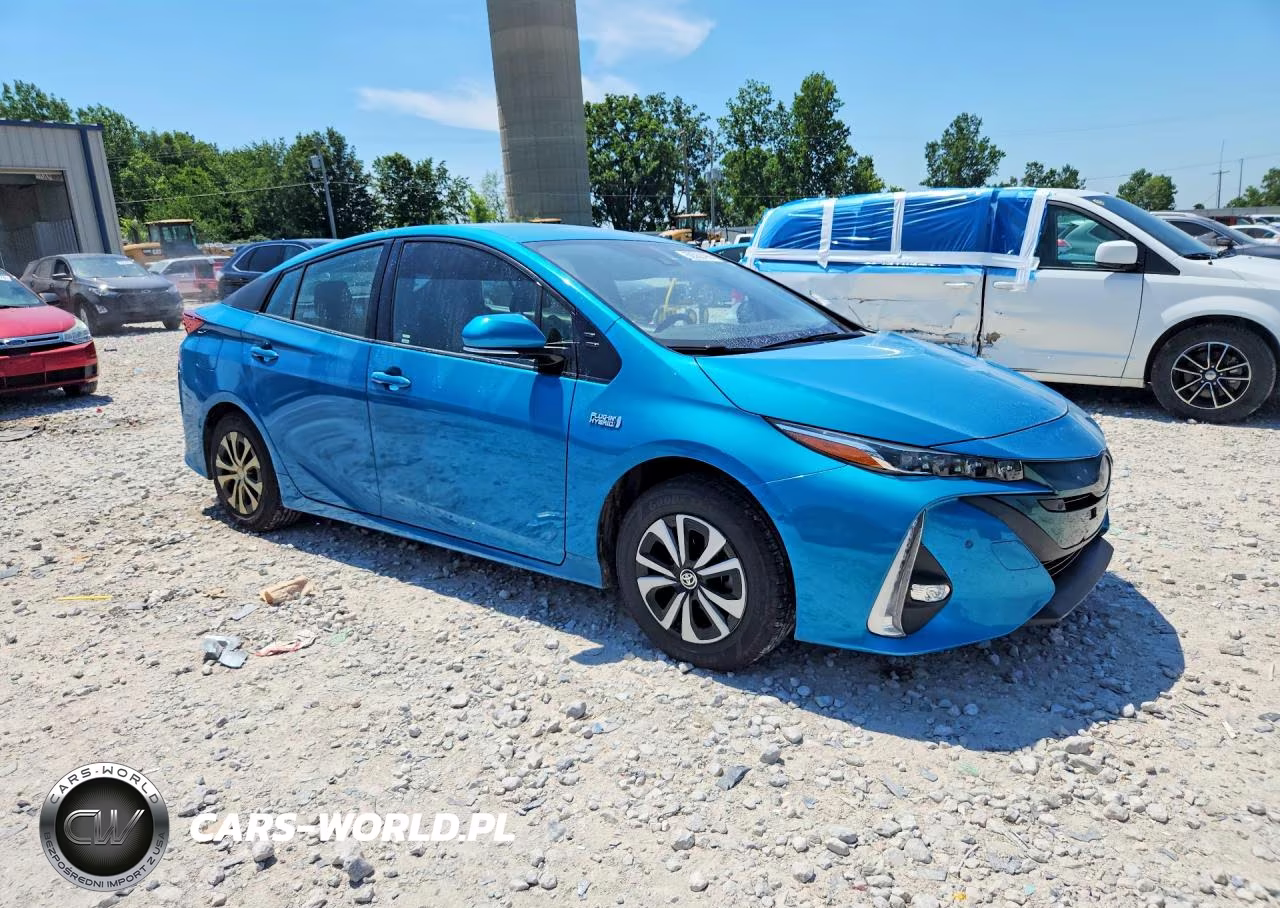 2018 Toyota Prius Prime Advanced VIN:JTDKARFP2J3073904 - 4