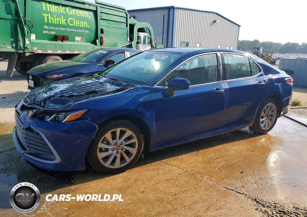 2024 Toyota Camry Le – zdjęcie 1 z 12