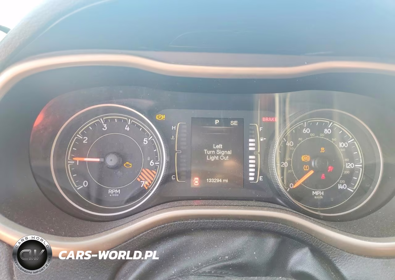 2015 Jeep Cherokee Sport VIN:1C4PJLAB7FW620587 - 9