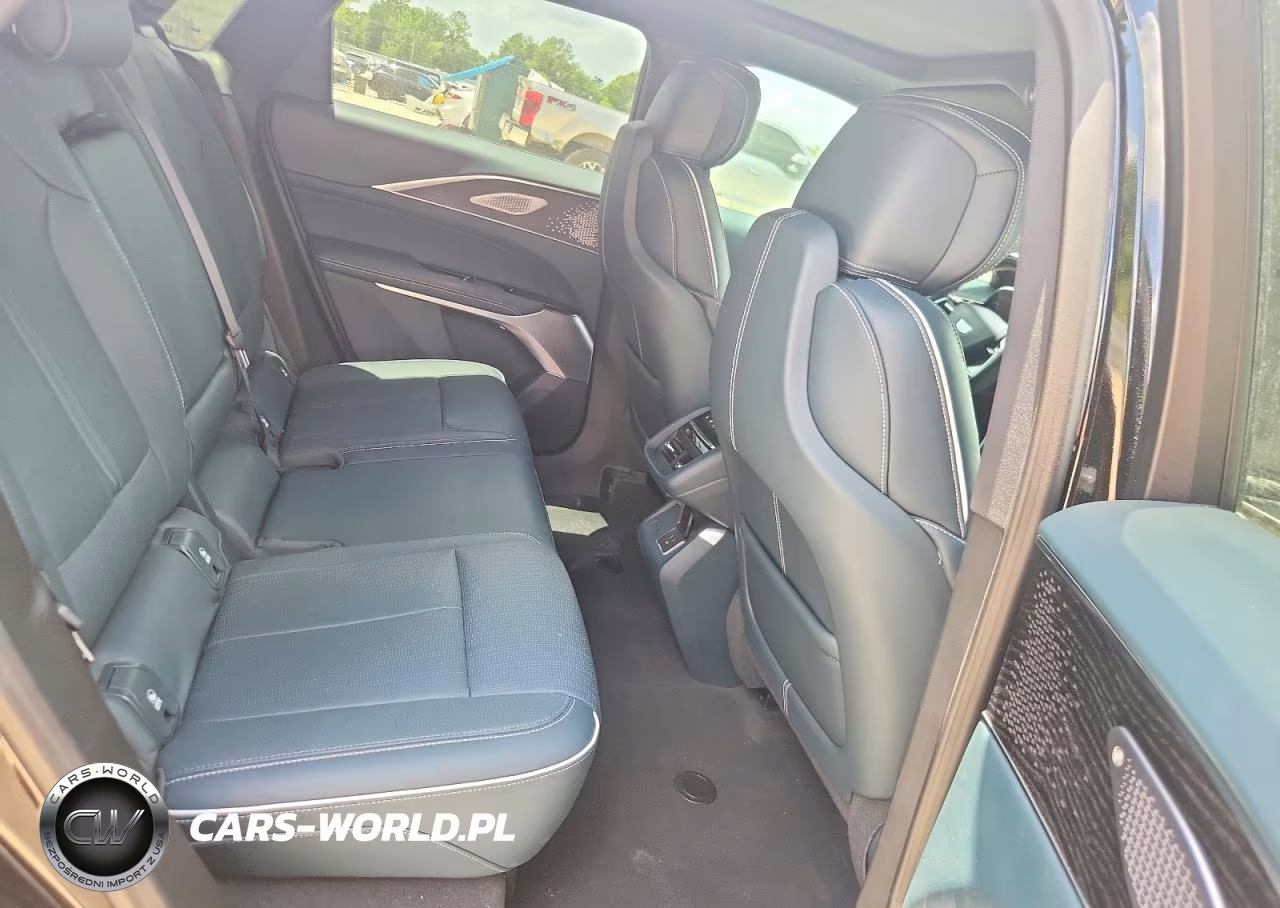 2024 Cadillac Lyriq Luxury VIN:1GYKPSRK4RZ118253 - 11