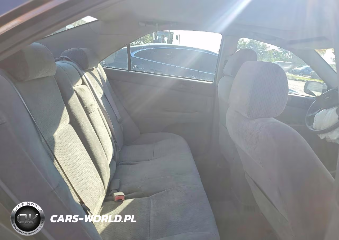 2002 Toyota Camry Le VIN:4T1BE32K02U528574 - 10