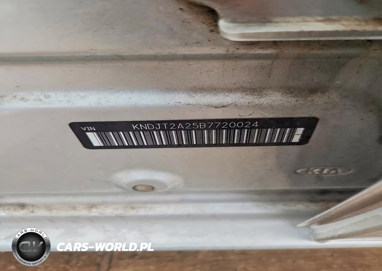 2011 Kia Soul + VIN:KNDJT2A25B7720024 - 12