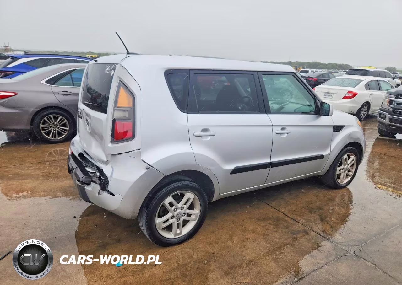 2011 Kia Soul + VIN:KNDJT2A25B7720024 - 3