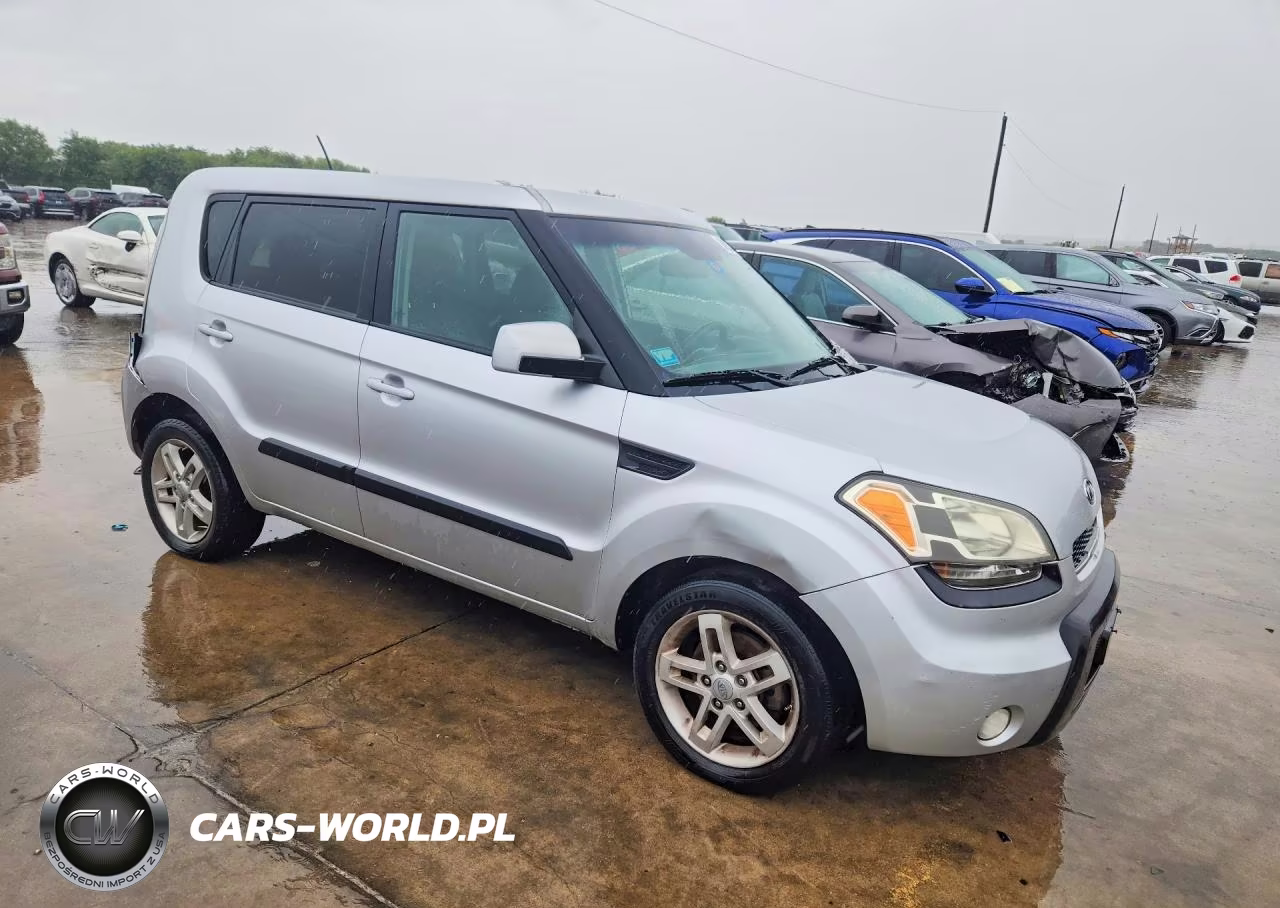 2011 Kia Soul + VIN:KNDJT2A25B7720024 - 4
