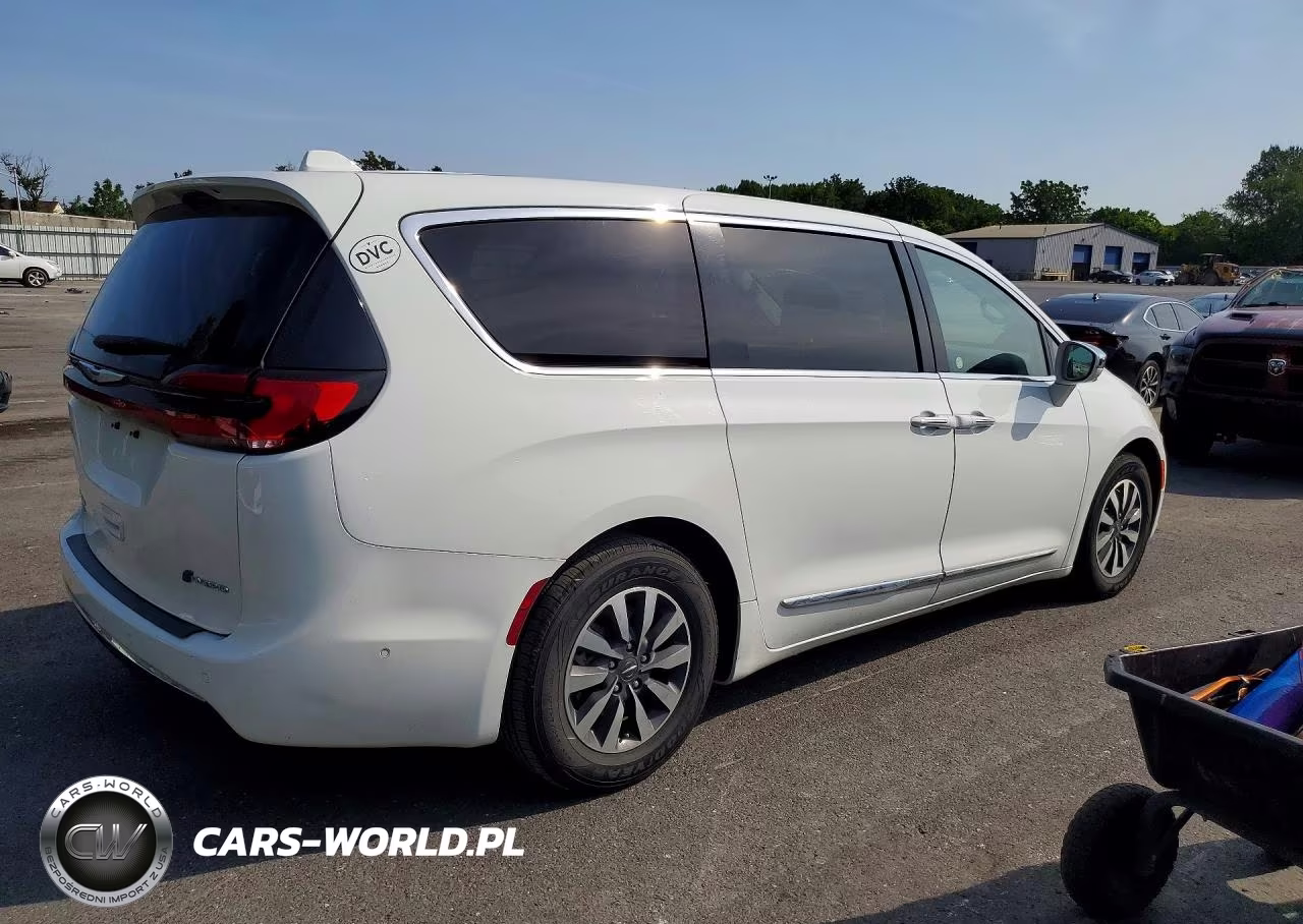 2022 Chrysler Pacifica Hybrid Limited VIN:2C4RC1S76NR173792 - 3