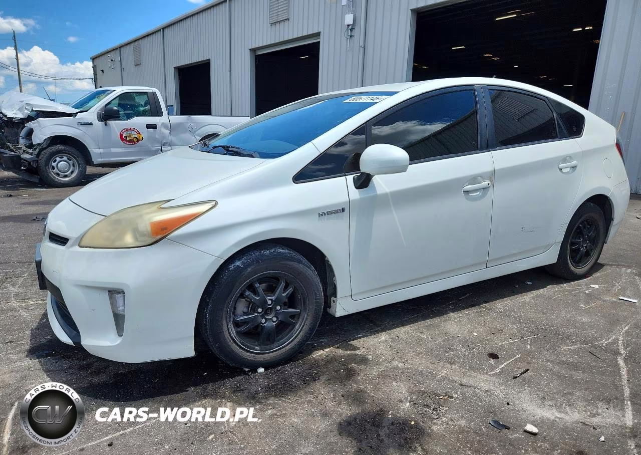 2013 Toyota Prius Two – zdjęcie 1 z 12
