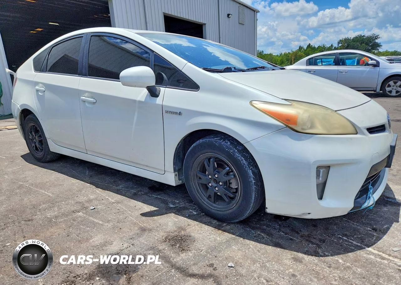 2013 Toyota Prius Two VIN:JTDKN3DU3D5682938 - 4