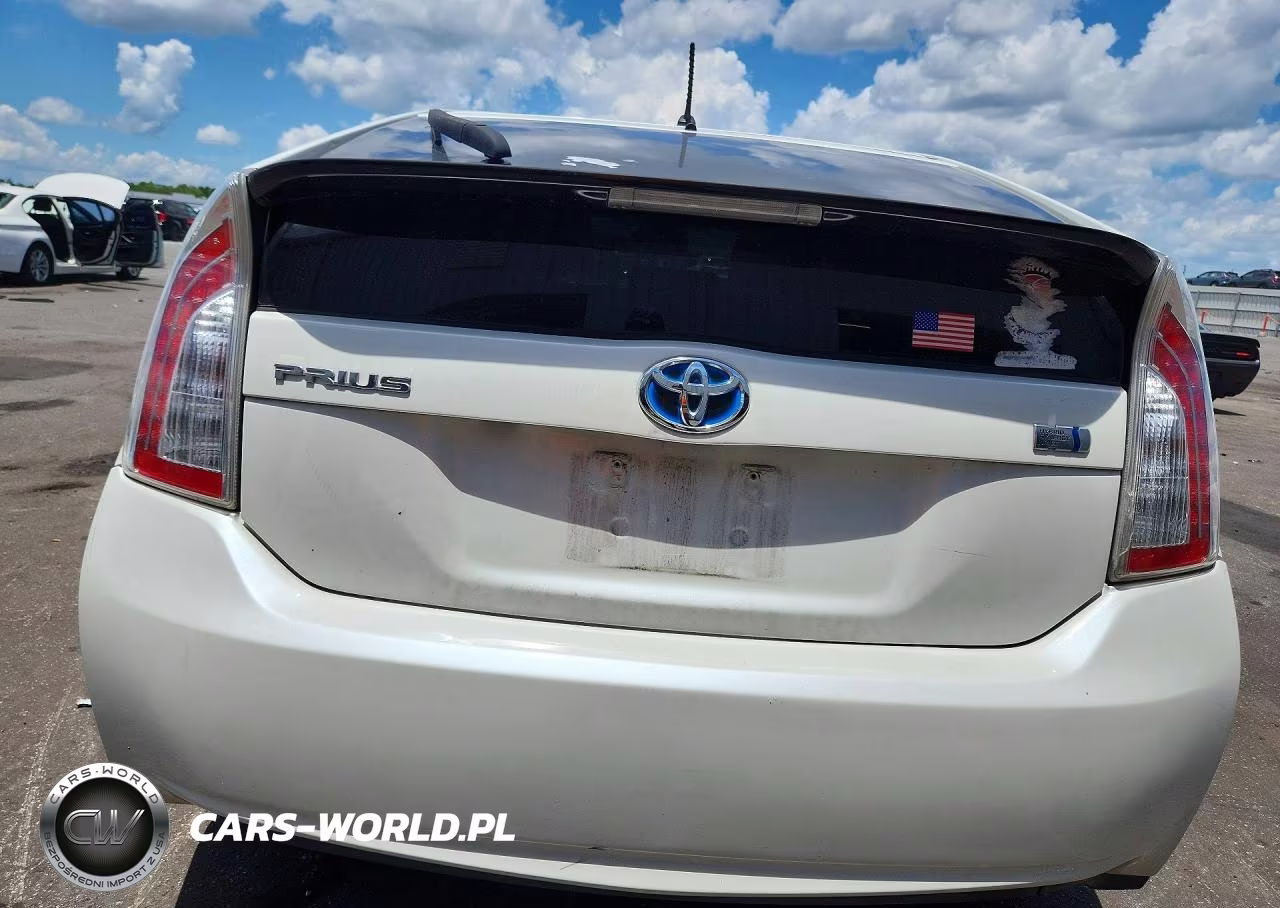 2013 Toyota Prius Two VIN:JTDKN3DU3D5682938 - 6