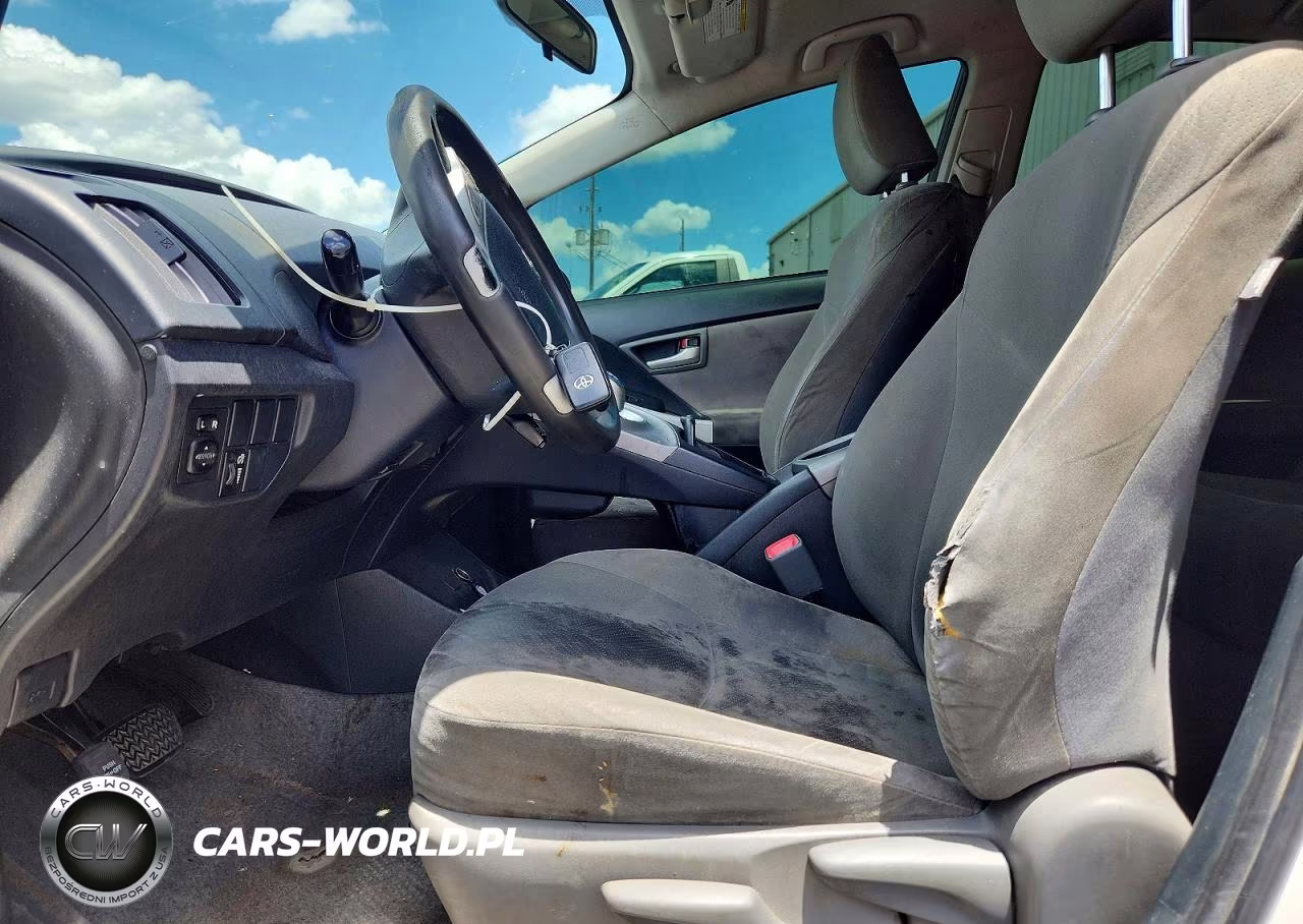 2013 Toyota Prius Two VIN:JTDKN3DU3D5682938 - 7