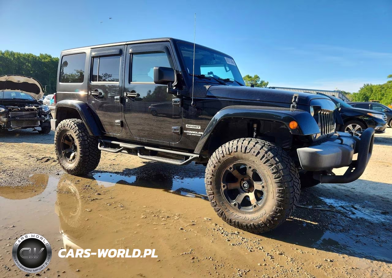 2015 Jeep Wrangler Unlimited Sport VIN:1C4BJWDG3FL649928 - 4