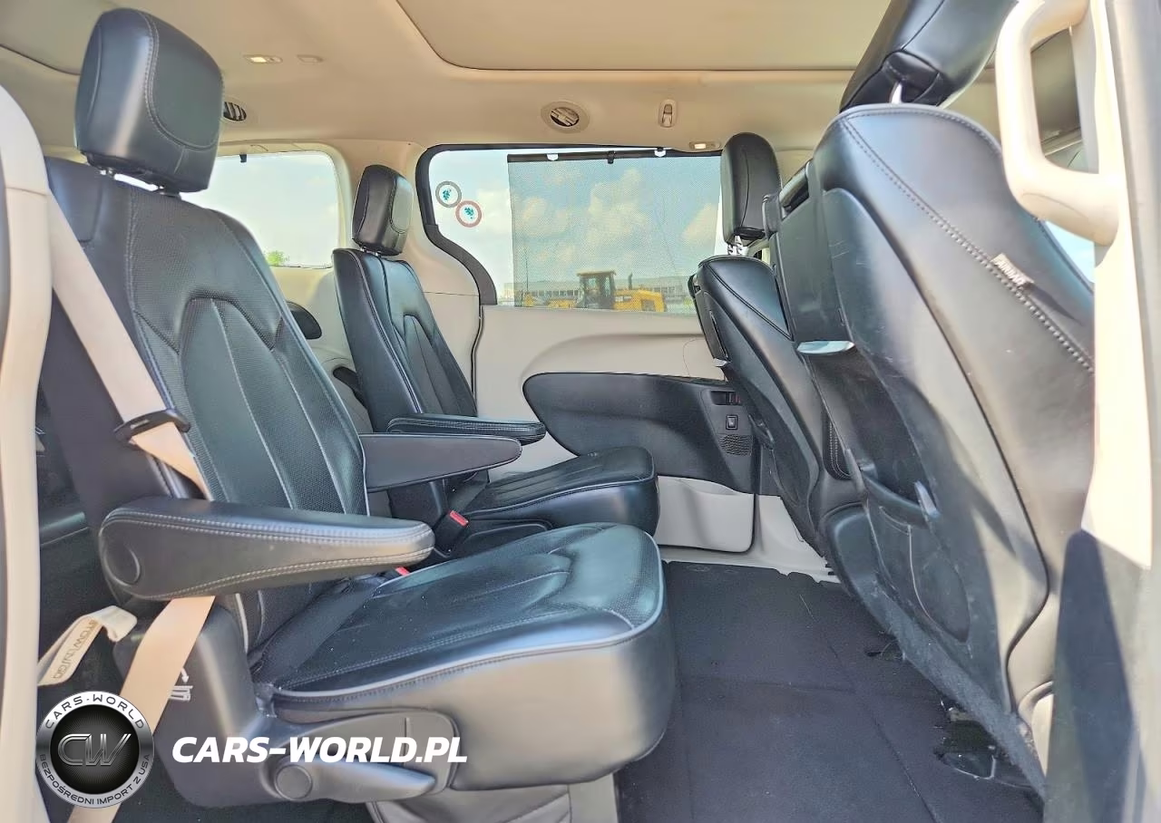 2017 Chrysler Pacifica Limited VIN:2C4RC1GG1HR748071 - 11