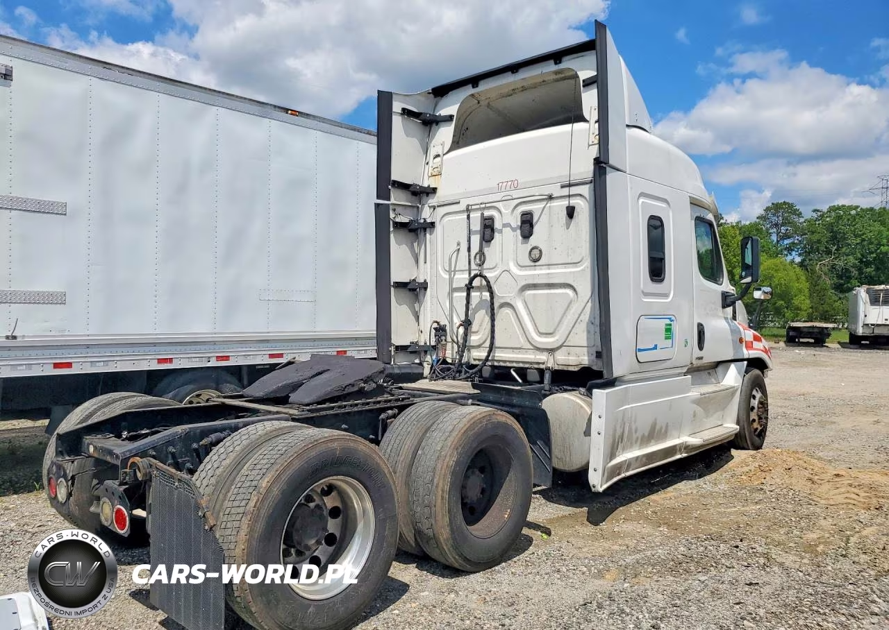 2017 Freightliner Cascadia 125 Semi Truck VIN:1FUJGLDR0HLJB5318 - 3