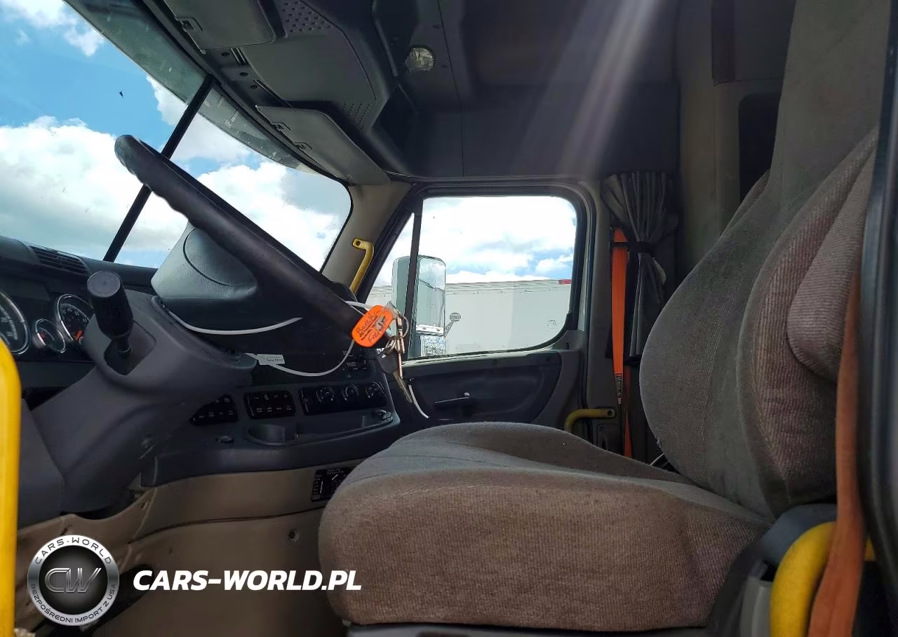 2017 Freightliner Cascadia 125 Semi Truck VIN:1FUJGLDR0HLJB5318 - 7