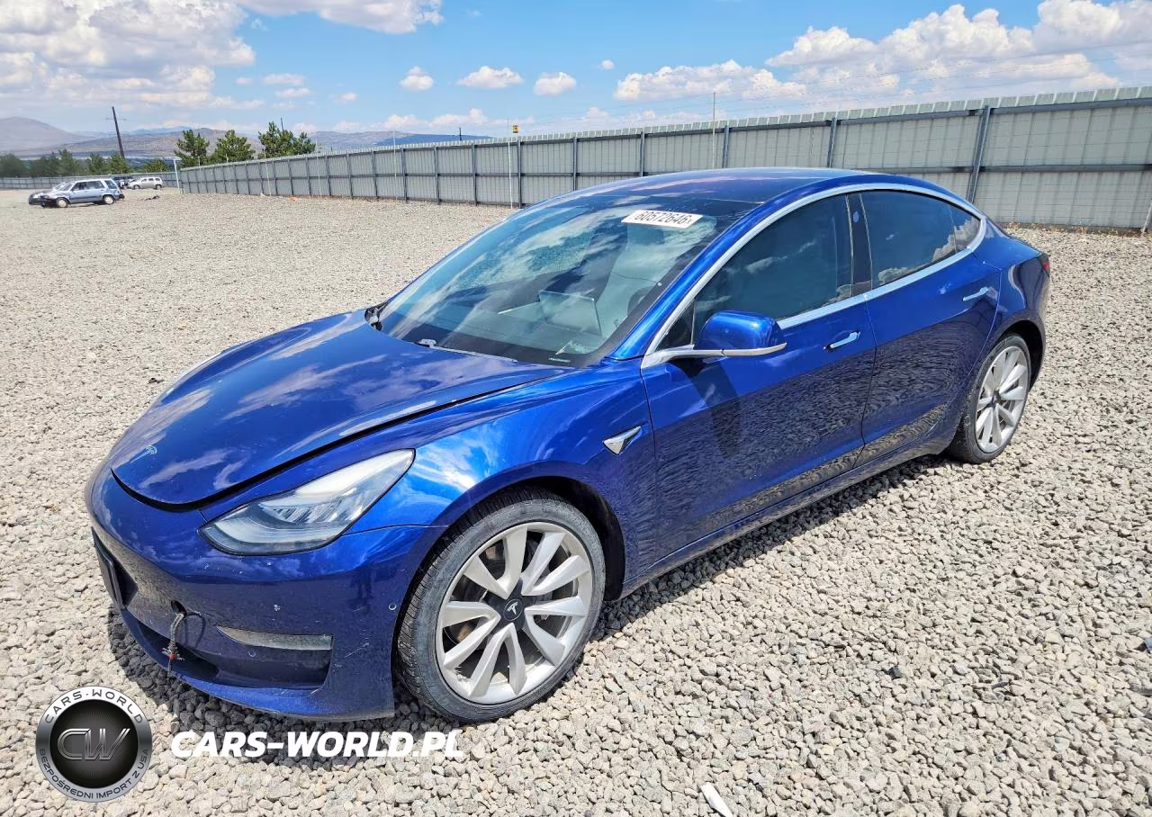 2018 Tesla Model 3 VIN:5YJ3E1EB1JF147753 - 1